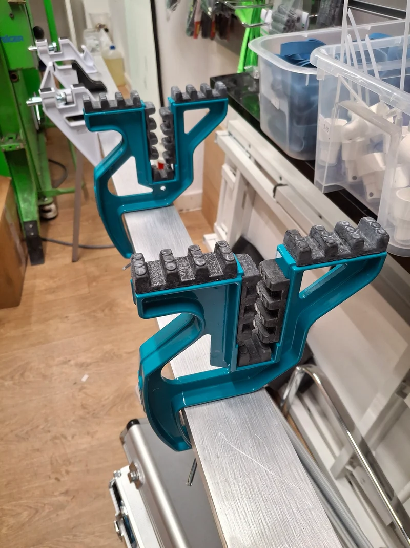 Ski Man Snowboaard Vise